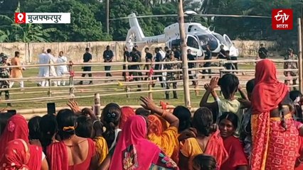 नीतीश कुमार ने महिला प्रत्याशी को पहना दी माला, संजय झा ने की रोकने की कोशिश, तेजस्वी यादव ने साधा निशाना