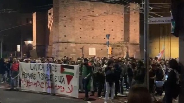 Bologna, il video corteo dei Giovani palestinesi e dei collettivi da piazza Nettuno ai viali
