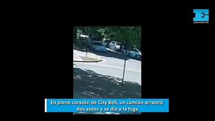 Locura al volante: en pleno corazón de City Bell, un camión arrastró dos autos y se dio a la fuga