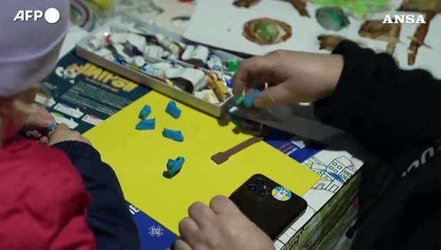 Ucraina, gli attacchi russi lasciano una citta' senza elettricita'