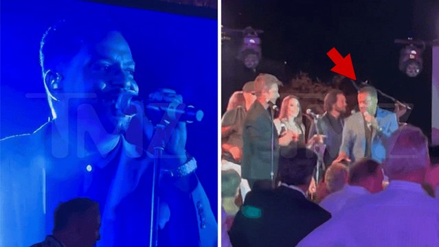 Alfonso Ribeiro Sings 'Uptown Funk' at Country Club