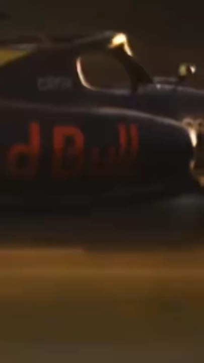 🔥 Il était presque hors-jeu… mais Max n’a jamais dit son dernier mot.À Austin, il a relancé le championnat comme un phénix sortant des flammes texanes. 🏁