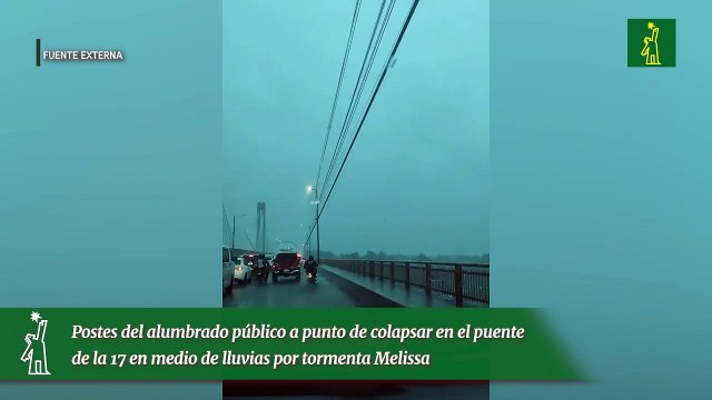 Postes del alumbrado público a punto de colapsar en el puente de la 17 en medio de lluvias por tormenta Melissa
