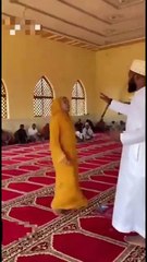👇  A young girl undergoing treatment through Qur’anic verses — a reminder that healing doesn’t only come from medicine, but also from faith.
