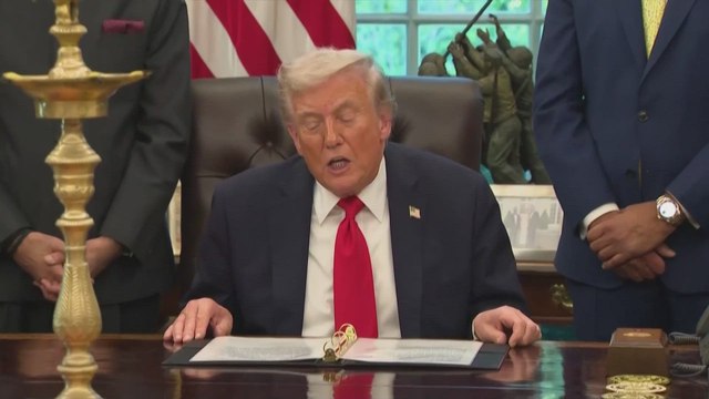 Trump RELIEVED at White House DIWALI After Guest LIGHTS Candle