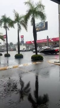 Inundaciones y fuerte congestión vehicular por lluvias asociadas a la tormenta Melissa
