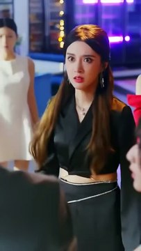 On the wedding day, her fiancé cheated on her and ran away from her marriage, pushing her into the spotlight of public ridicule. Just when everyone was waiting to see her laugh, she turned around and married the scumbag's father. From then on,