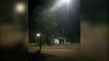 Postes piscam sem parar e "clima natalino" chega mais cedo no distrito de São João do Oeste