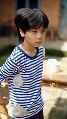 In her previous life, she was lazy and confused and had to rely on her son to pick up garbage to support her. In the end, she cruelly sold him. When she woke up in her new life, she wanted to slap herself twice and hugged her son in her arms. I