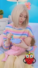 Feeding time just got easier (and cuter)! 😍🥄 #babyhack #funnyparenting