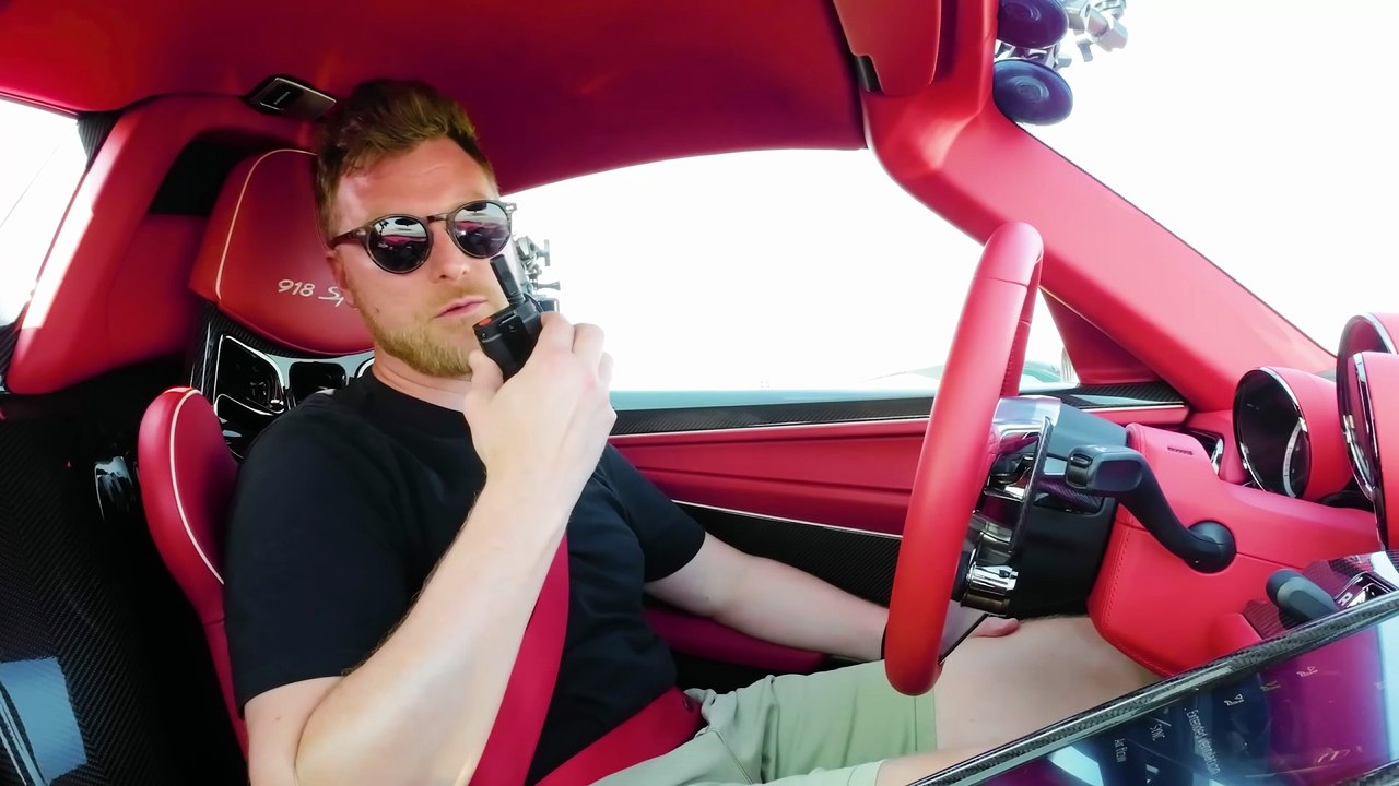 P1 v La Ferrari v 918_ DRAG RACE