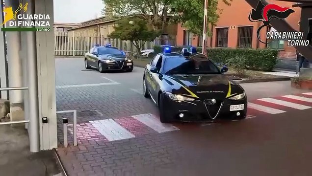 Oltre 250 tonnellate di sigarette di contrabbando nei laboratori clandestini: sequestri e 8 arresti a Torino