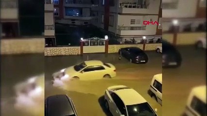 Yollar, araçlar sular altında kaldı, heyelanlar oldu, yaşam durdu!