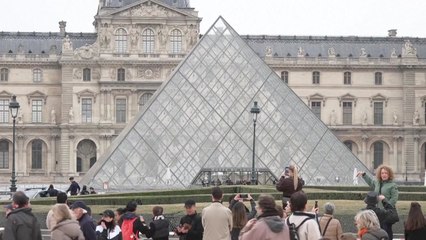 "루브르 '도난' 보석 가치 1,400억 원 넘어"...보험 미가입 / YTN