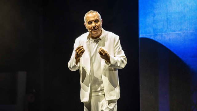 Giorgio Panariello torna dal futuro nel nuovo spettacolo «E se domani...»: musica e battute al Teatro Brancaccio
