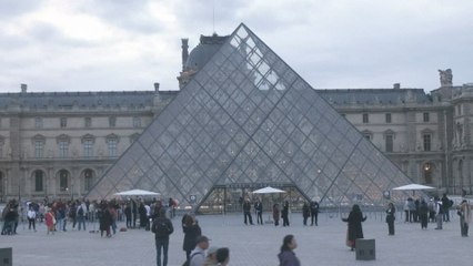 Reabren el Louvre tras el robo de joyas por un valor de 88 millones de euros