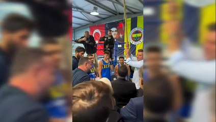 Fenerbahçe Başkanı Sadettin Saran, Halata Tırmandı! 🚶‍♂️