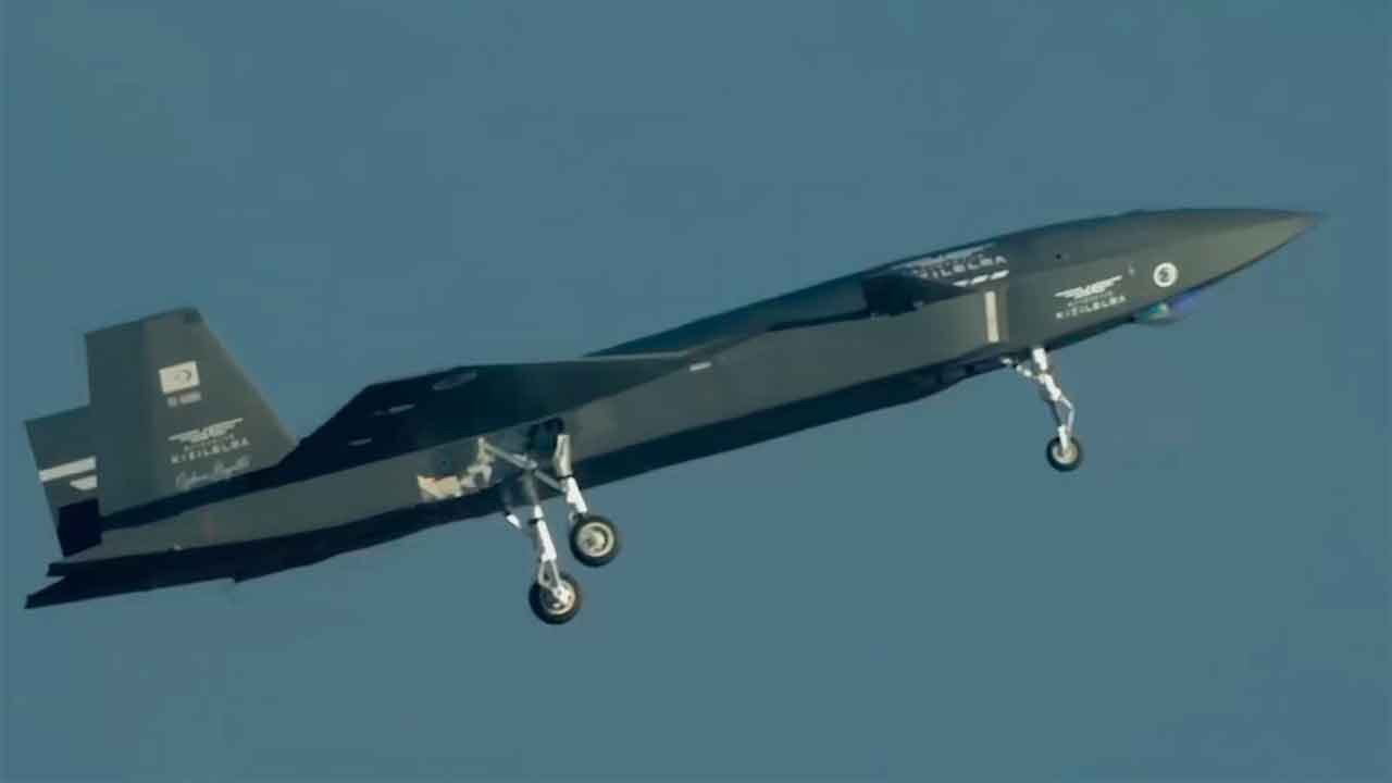 Video: Bayraktar KIZILELMA voltooit eerste vlucht met Turkse ASELSAN MURAD AESA-radar
