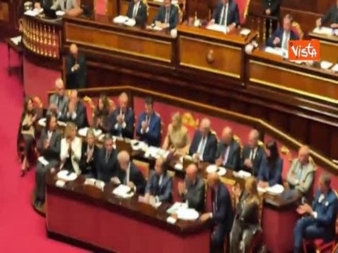 Applausi e standing ovation del centodestra per Meloni in Aula al Senato al termine del suo intervento