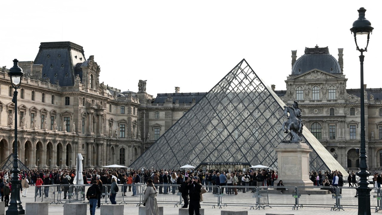 Nach Kronjuwelen-Raub: Louvre wieder geöffnet