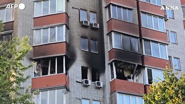 Kiev, edifici danneggiati dopo un massiccio attacco notturno russo