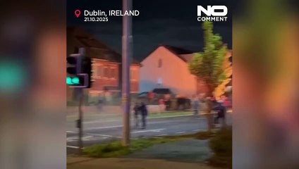 La Policía se enfrenta a manifestantes frente a un centro de asilo en Dublín