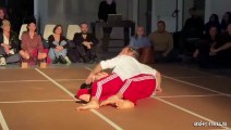 Triennale, lo spazio tattile della danza cieca di Virgilio Sieni