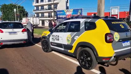 Três carros se envolvem em colisão na Avenida Tancredo Neves