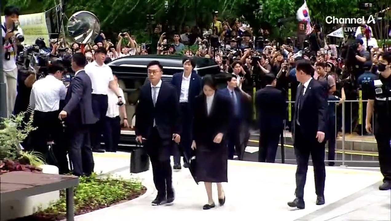특검, 샤넬백·그라프 목걸이 실물 확보…건진법사가 제출