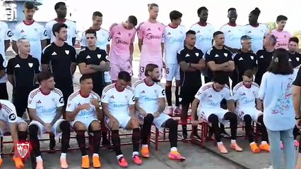 Del Nido posa con las plantillas del Sevilla FC y del Sevilla Atlético