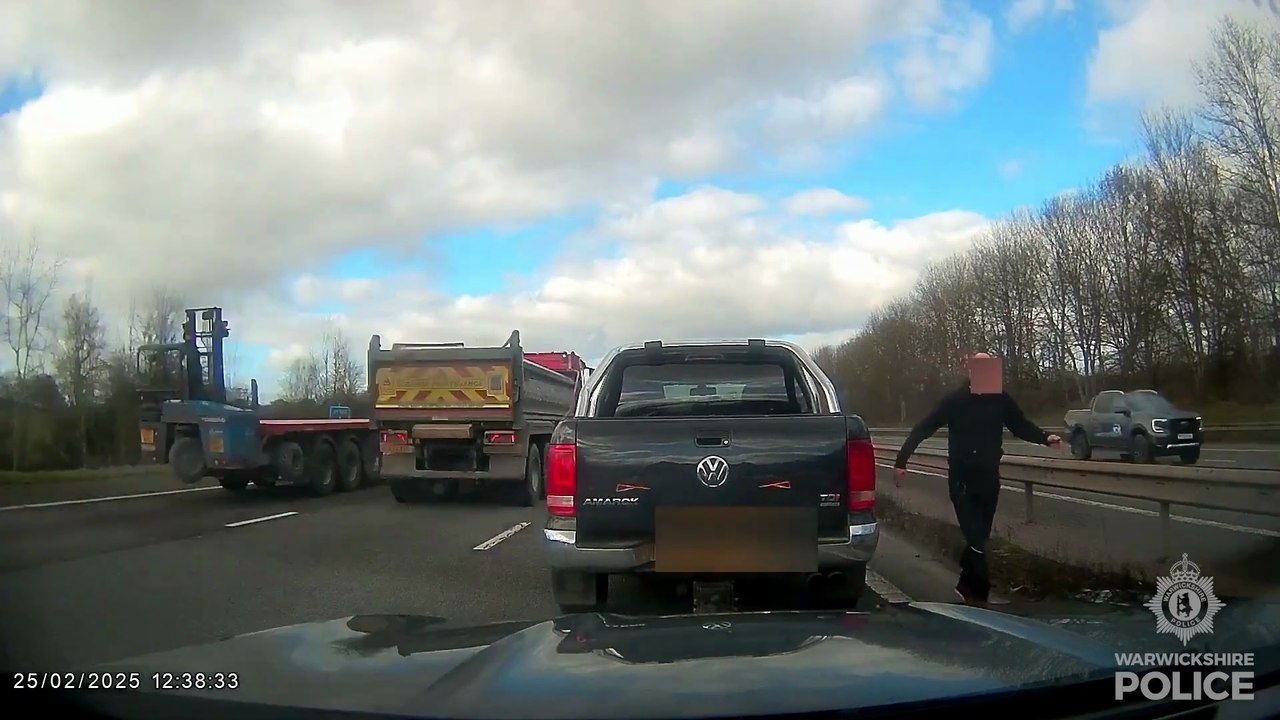 Warwickshire: Road rage driver stops on M40