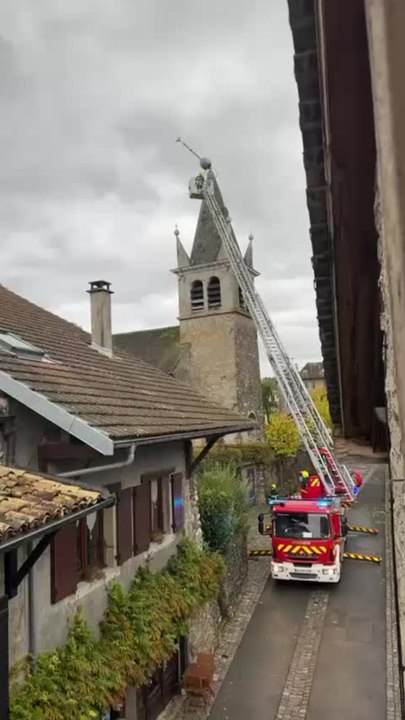 En Haute-Savoie, la flèche du clocher de Nernier menace de tomber