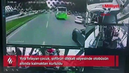 Yola fırlayan çocuk, şoförün dikkati sayesinde otobüsün altında kalmaktan kurtuldu