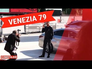 Regé Jean Page sul red carpet di Venezia 79