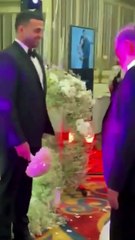 İran'da molla rejimini sarsan dekolteli gelinlik