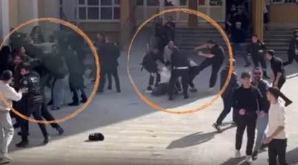 Ankara Üniversitesi'nden öğrencilerin kavgası kamerada