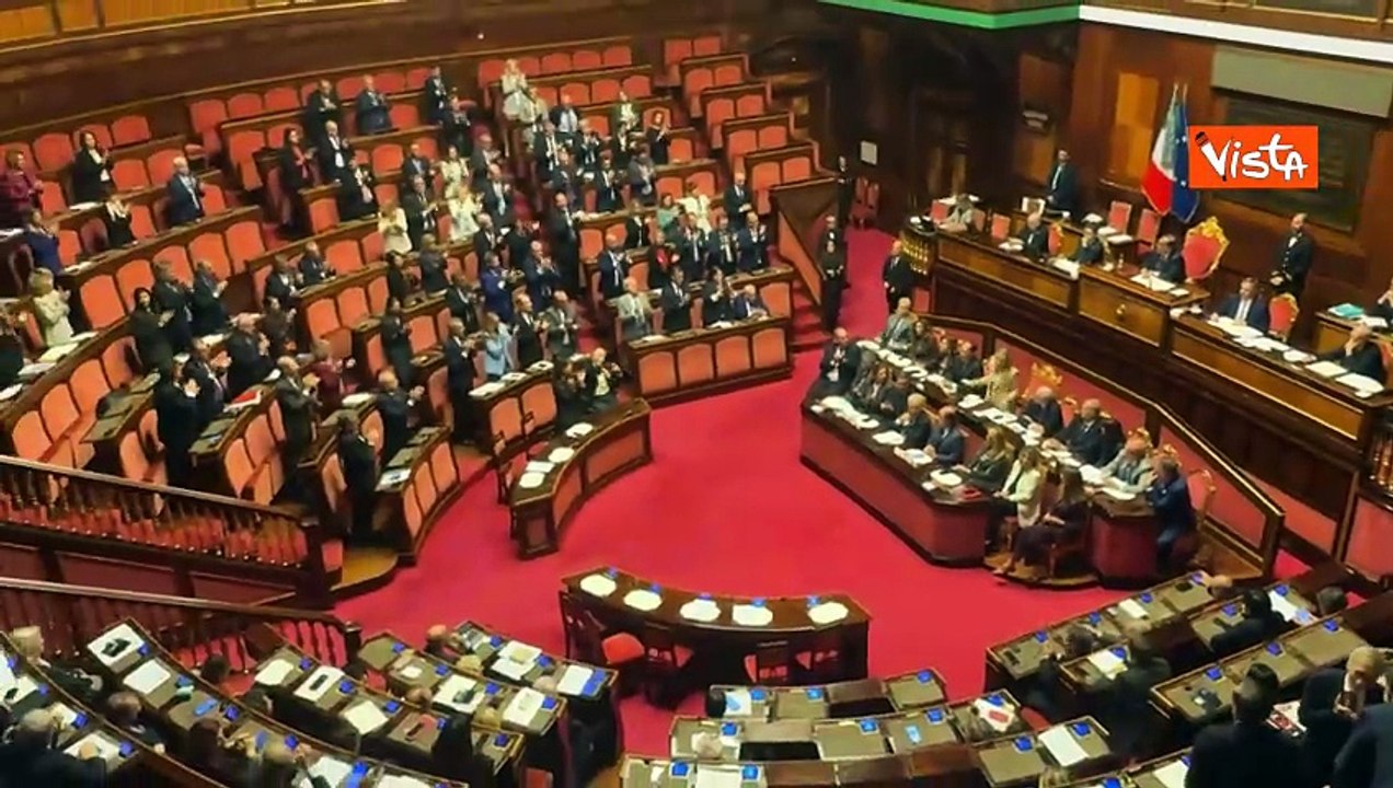 Meloni a M5s: Non sono scappata da conferenza stampa ma andata a funerale carabinieri, applauso Aula