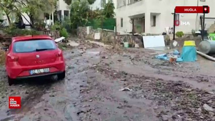 Muğla Bodrum’da bir yanda taşkın, diğer yanda deniz keyfi