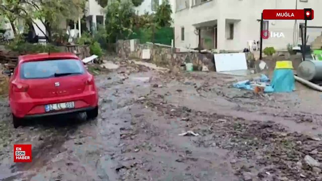 Muğla Bodrum’da bir yanda taşkın, diğer yanda deniz keyfi
