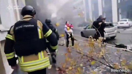 Ucraina, bambini evacuati dopo un attacco russo su un asilo a Kharkiv