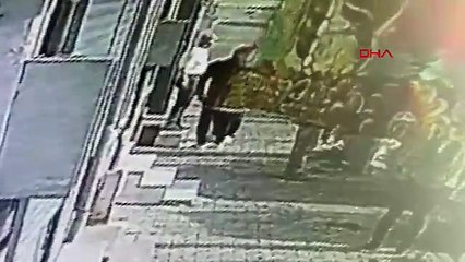 Sultangazi’de esnafın malzeme tartışması kavgaya dönüştü; silahla basıp darbettiler