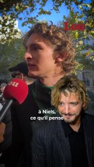 On a croisé Vassili Schneider au défilé Lacoste et il nous a parlé de ses frères Niels et Aliocha Schneider 💬