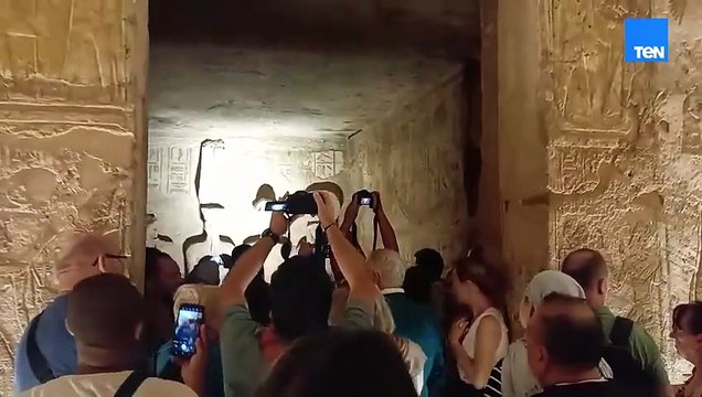 الشمس تلامس وجه رمسيس فى ظاهرة تعامد معبد أبوسمبل.. معجزة فلكية خالدة تتجدد مرتين كل عام