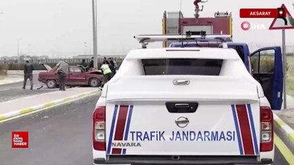 Aksaray’da aydınlatma direğine çarpan otomobil hurdaya döndü