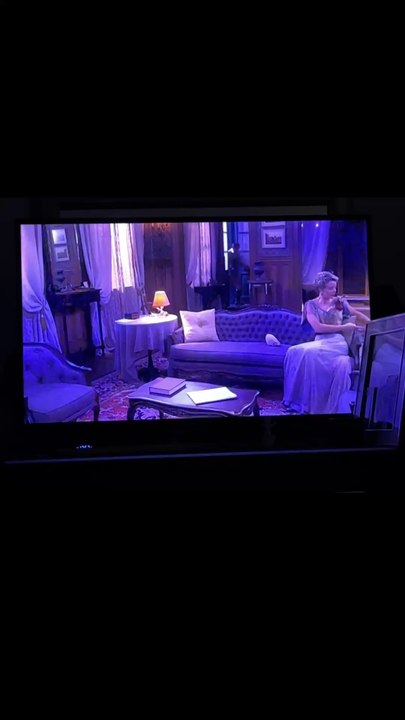 Josephine vai para a casa de Brandão para ficar e acordar de manhã em sua cama