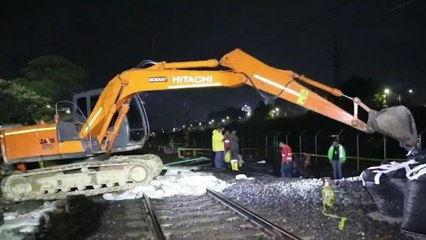 Miles de usuarios afectados por reparaciones en vía férrea del Metro de Medellín tras socavación