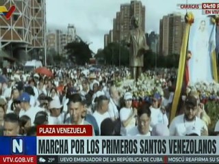 Jóvenes caraqueños marchan en honor a los primeros Santos venezolanos