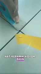 Cara Cepat Membersihkan Nat Keramik Jadi Putih Lagi! | Tips Rumah Bersih #Shorts