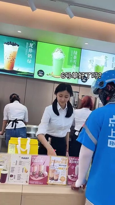 2. Tiểu Thanh nhảy cực cháy làm shipper ngỡ ngàng 💃 #shorts