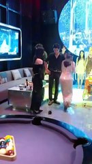 She raised her son with great difficulty only to discover that her late husband was brazenly engaged to another woman. At the engagement party, she appeared in a gorgeous dress and disrupted the situation, completely destroying his carefully crafted happi